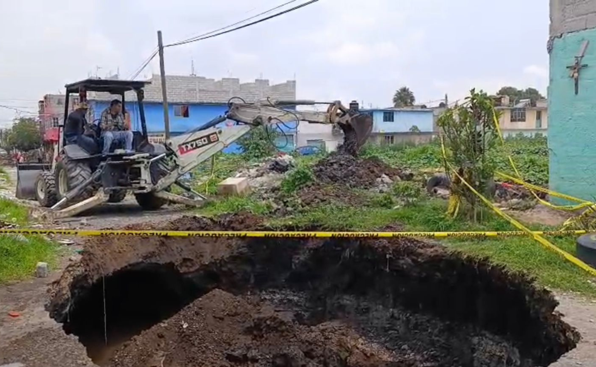 Lluvias causan socavón en Valle de Chalco; el rescate de un perro y la reparación, en curso. Foto: Especial