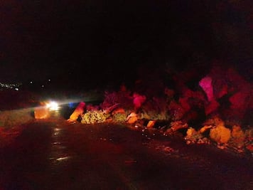 Ocurre segundo derrumbe de rocas en carretera de San Felipe del Progreso