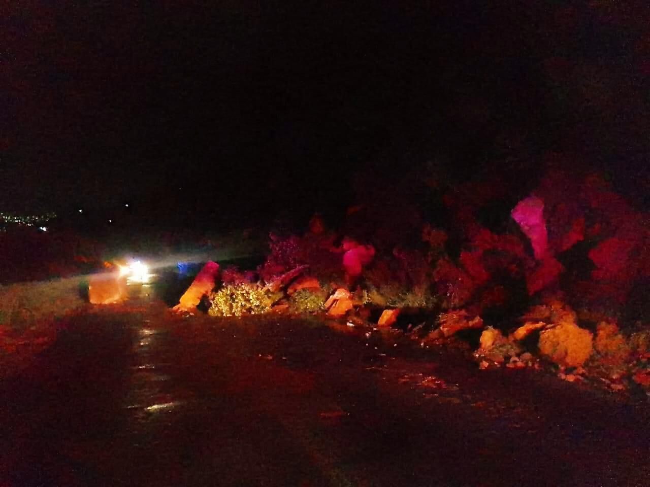 Ocurre segundo derrumbe de rocas en carretera de San Felipe del Progreso