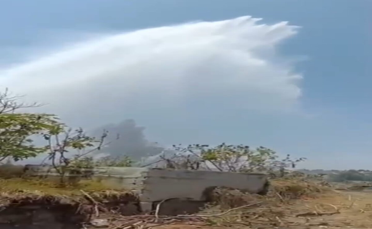 La mega fuga de agua se registro la mañana de este jueves en el municipio de Cuautitlán. Foto: Captura de pantalla