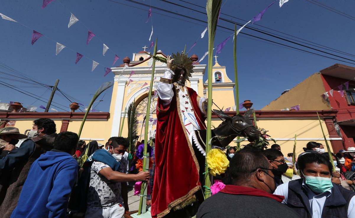 A lo largo del recorrido, se unirán a la marcha imágenes religiosas y estandartes de diversas capillas del centro de la ciudad. Foto: Jorge Alvarado / El Universal Estado de México