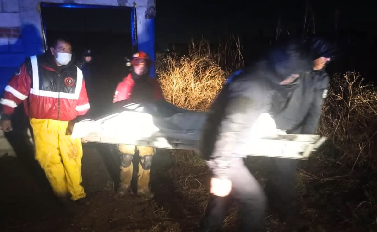 La Policía de Investigación de la Fiscalía mexiquense aseguro el lugar del hallazgo del cuerpo sin vida de la mujer en Calimaya. Foto: Especial