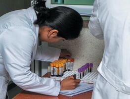 IMSS-Bienestar acerca análisis clínicos a comunidades del Edomex