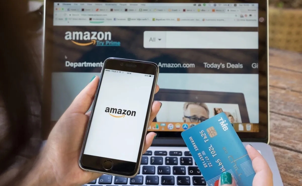 Amazon ofrecerá descuentos de hasta el 55% para los clientes que realicen sus compras de fin de año. Foto: Shutterstock