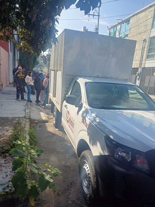 Un perro y los cuerpos sin vida de 3 caninos más fueron rescatados en un operativo conjunto entre la Fiscalía General de Justicia del Estado de México