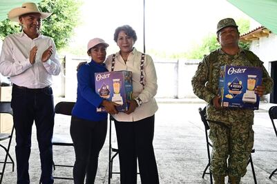 Entregan 185 paquetes de enseres a familias de Tejupilco