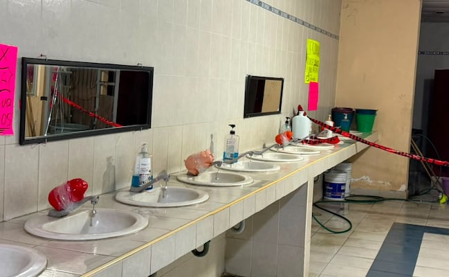 Clausuran módulos sanitarios del Mercado de Palmillas por condiciones insalubres