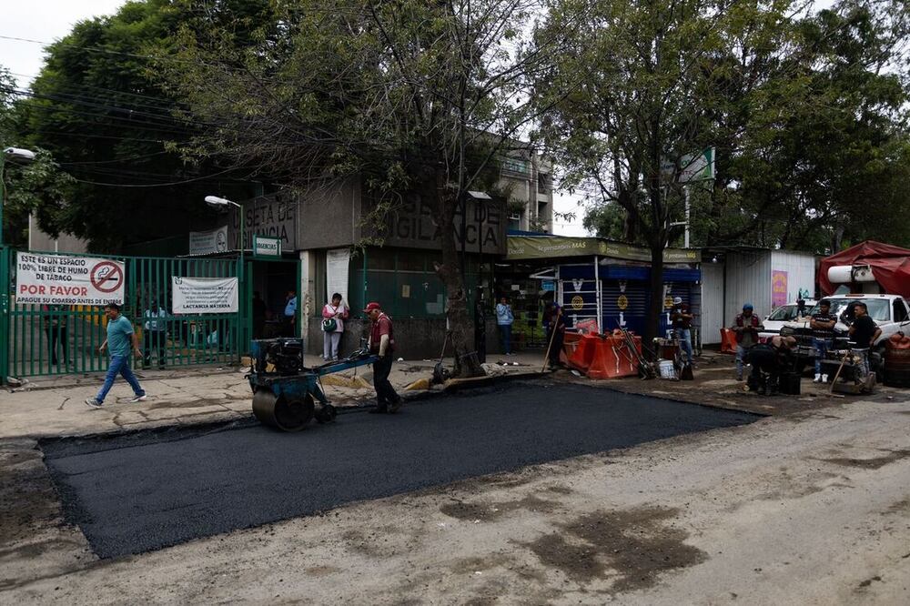 Los Reyes La Paz, Méx.-Después de la tromba de ayer que provocó la inundación de algunas áreas del Hospital General de Zona 53 del Instituto Mexicano del Seguro Social (IMSS), este lunes se llevaron a cabo labores de limpieza, desinfección y rehabilitación en las instalaciones.