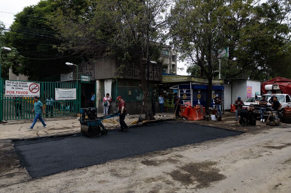 Los Reyes La Paz, Méx.-Después de la tromba de ayer que provocó la inundación de algunas áreas del Hospital General de Zona 53 del Instituto Mexicano del Seguro Social (IMSS), este lunes se llevaron a cabo labores de limpieza, desinfección y rehabilitación en las instalaciones.