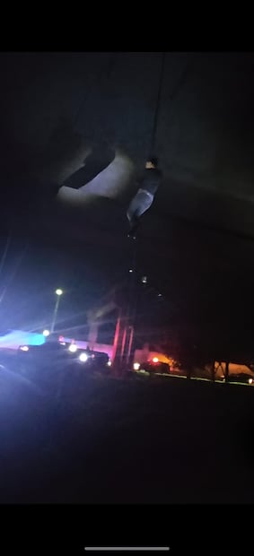 Autoridades aseguraron una escalera y un par de cizallas que, presuntamente, fueron utilizadas para cometer el robo.