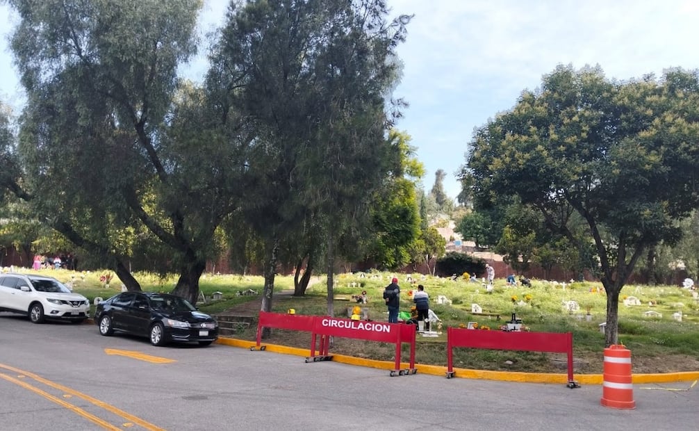 Los 18 panteones de Tlalnepantla abrirán de las 8:00 a las 18:00 horas. Foto especial