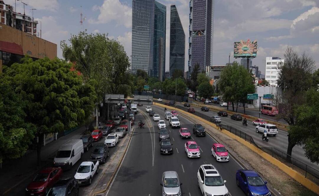 Los vehículos con engomado verde y terminación de placas 9 y 0 no podrán circular en el Valle de México,la CDMX, el Valle de Toluca y de Santiago Tianguistenco.Foto: @NoticiasHoyWWW / X