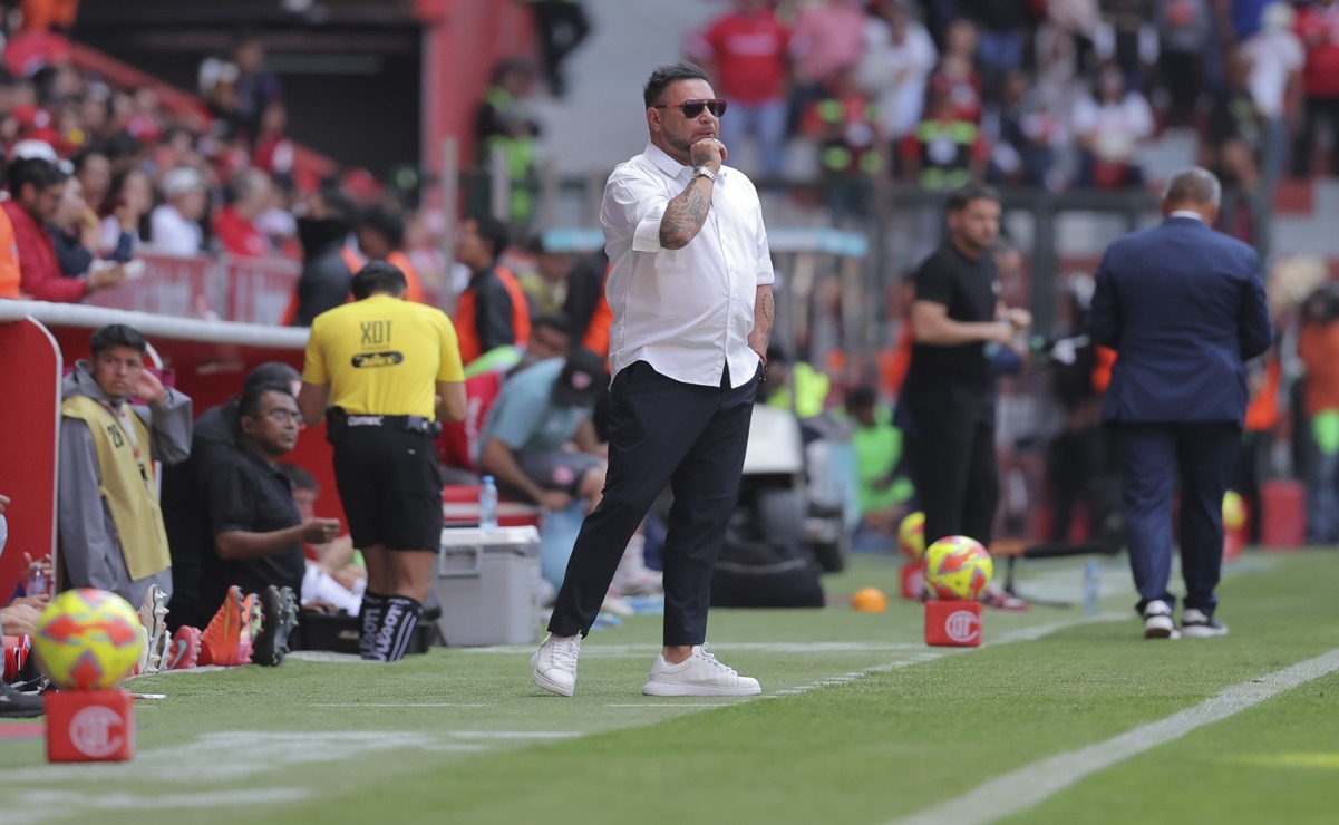 El técnico argentino aplaudió el actuar de su equipo ante unos Rayos que los presionó en todo momento y les cerró los espacios en la cancha. Foto: Especial