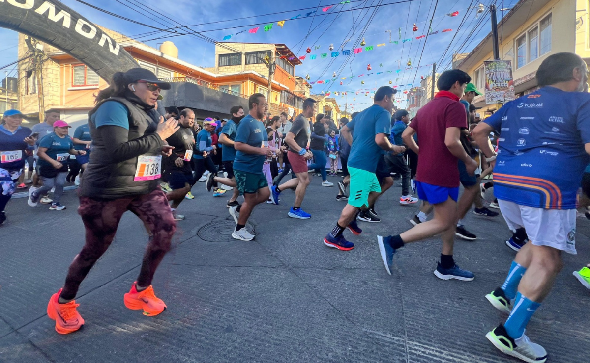 ¡A conquistar la cima! Corredores desafiando los límites en la Carrera Los Reyes Foto: Alejandra Santillán