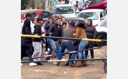 Video: Familias se enfrentan a golpes en panteón de Naucalpan por estacionamiento