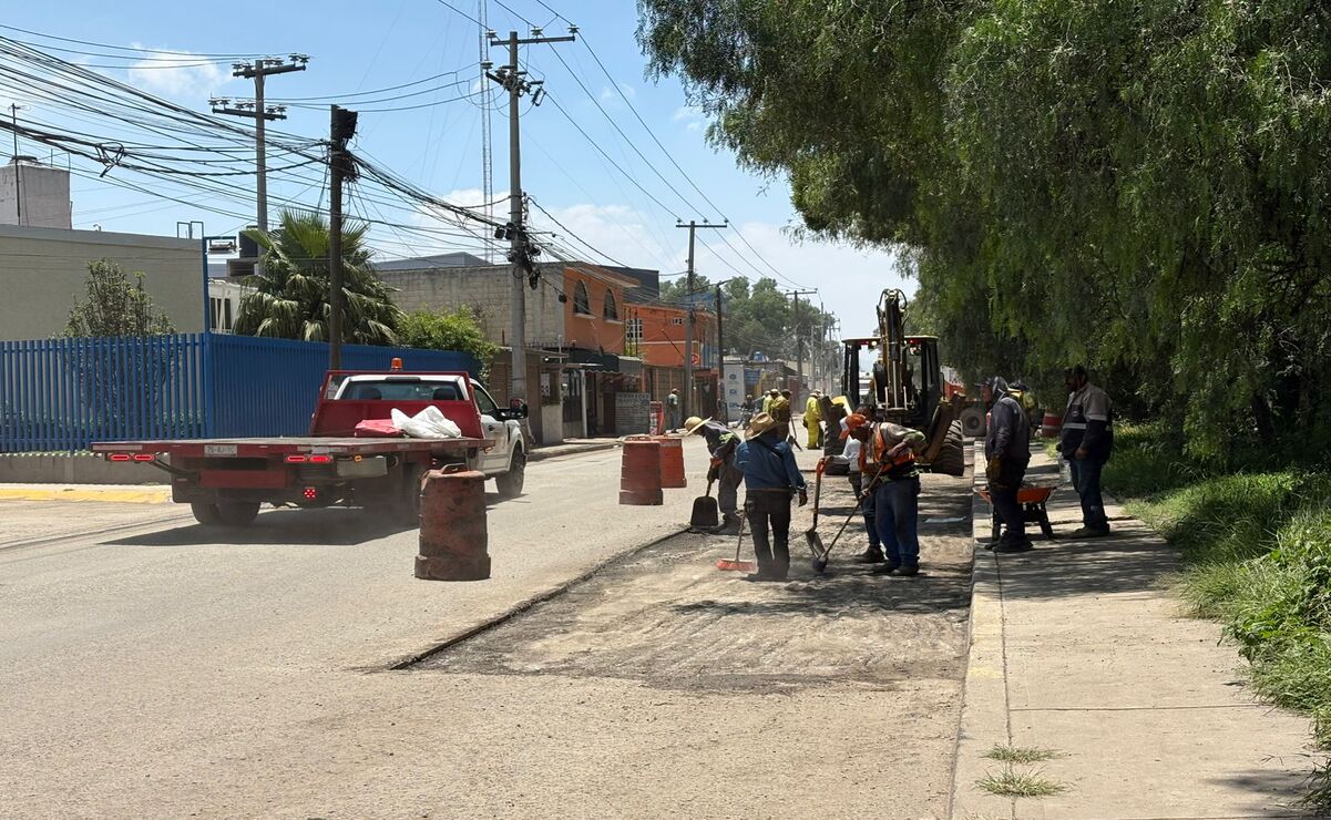 Personal de la Junta Local de Caminos mexiquense realizó el fresado de la carpeta asfáltica dañada / Foto Arturo Contreras