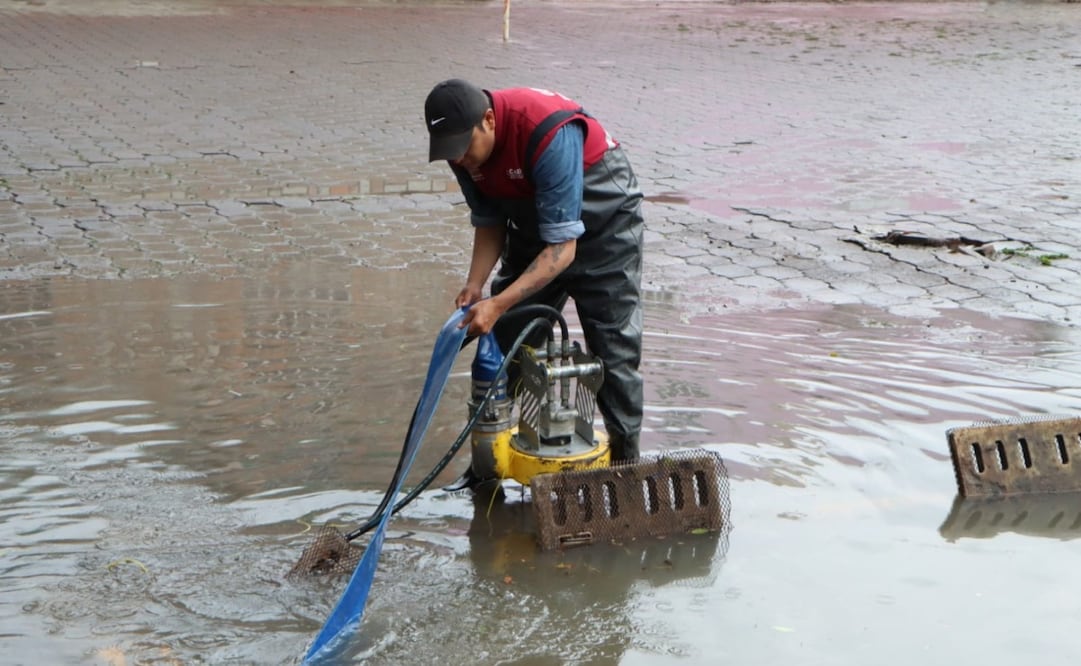 Dependencias operativas como OPDM, Protección Civil, Servicios Públicos, Infraestructura Urbana y Sustentabilidad Ambiental concentran esfuerzos en tareas de limpieza, desazolve profundo y retiro de desechos. Foto Especial