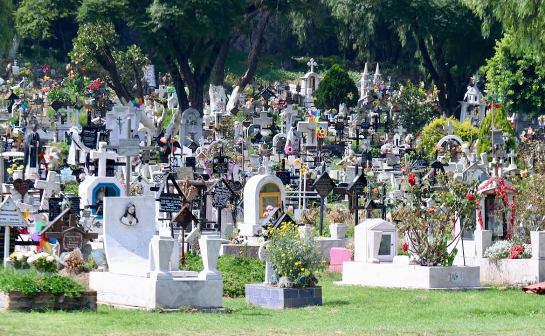 Municipios del Valle de México realizan trabajos de limpieza en panteones previo a las celebraciones de Día de Muertos. Foto especial