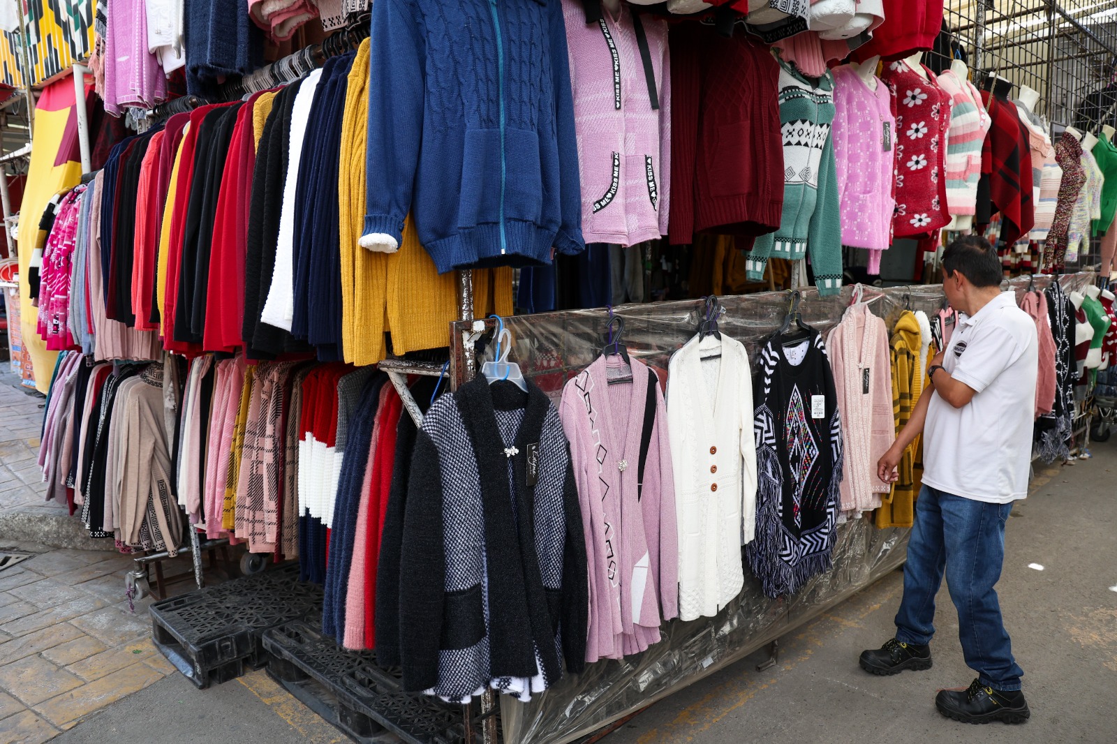 En el municipio, ubicado en la zona nororiente del Valle de México, hay fabricantes y distribuidores de ropa. Foto Luis Camacho