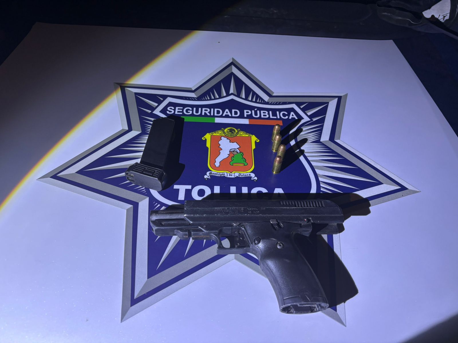 Le encontraron un arma de fuego corta de uso exclusivo del Ejército / Foto Especial