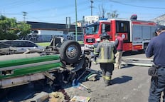 Volcadura de microbús en la México-Pachuca deja 14 lesionados en Tlalnepantla