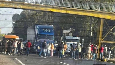 Sin agua desde el sismo: Vecinos de La Paz bloquean la México-Texcoco para exigir reparaciones