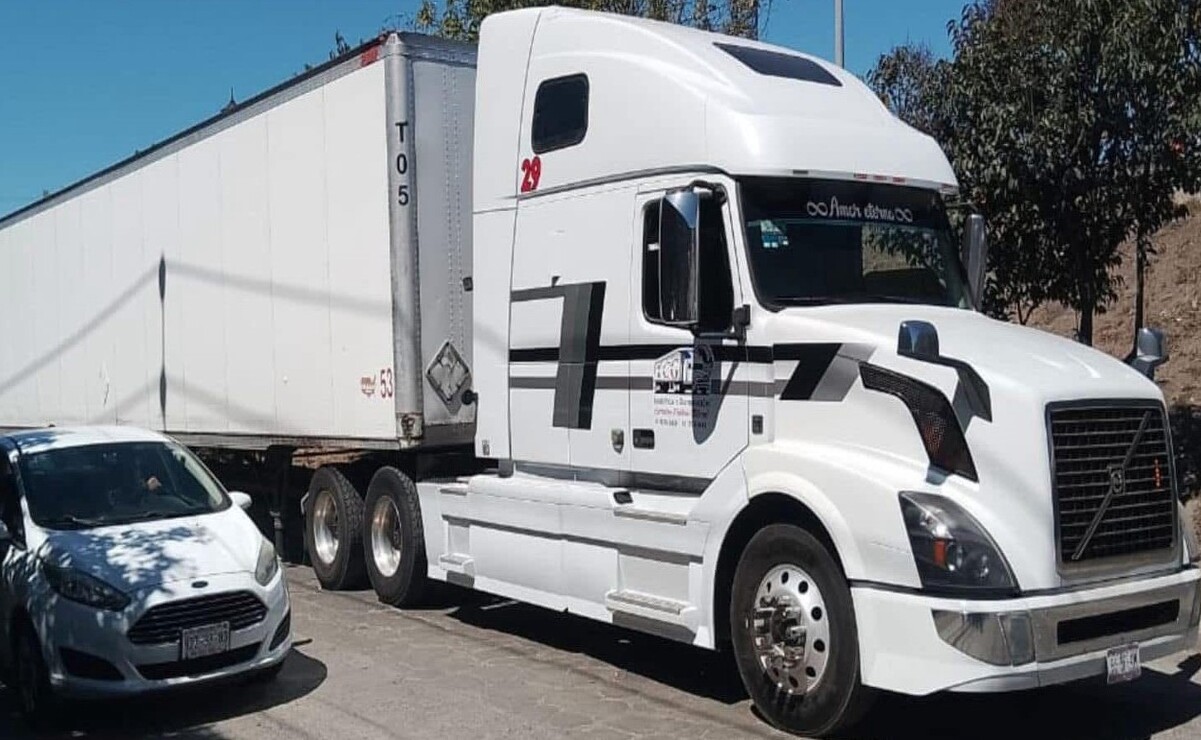 Dos sujetos armados despojaron a un conductor de su tráiler en el Barrio Texcacoa. Foto: Especial