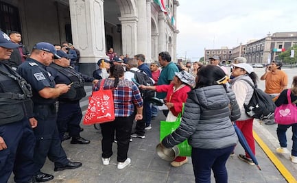 Tensión entre manifestantes y policías estatales en Palacio de Gobierno