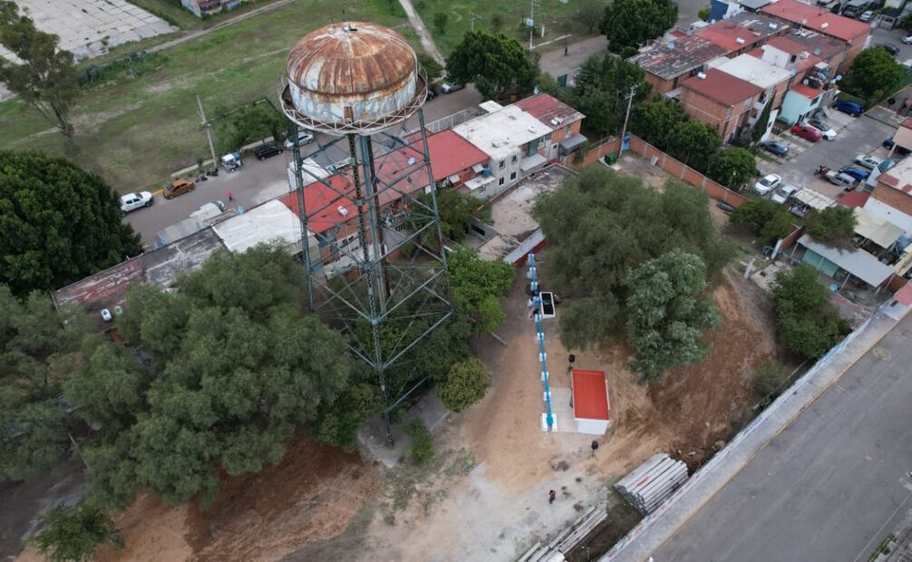 Los trabajos coordinados entre los tres niveles de gobierno han permitido elevar del 30% al 85% el abasto de agua en la Quinta Zona de Ecatepec. Foto Especial
