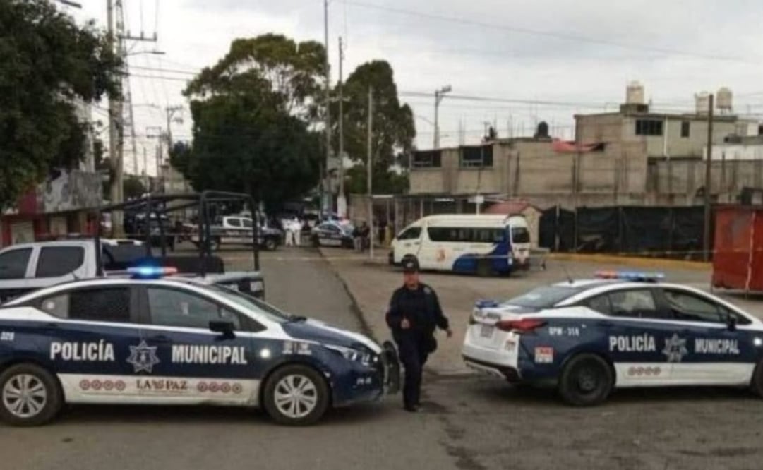 Elementos de seguridad resguardan la zona del ataque armado en la colonia Valle de Los Reyes. Foto Especial