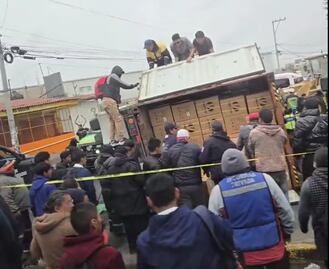 VIDEO: Alumno de CBT muere durante la volcadura de un tráiler en Toluca