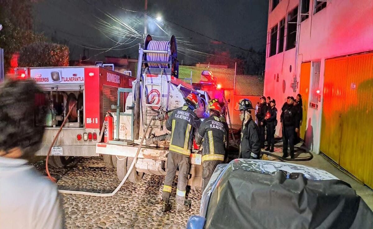 La emergencia quedó totalmente controlada a las 2:00 de la madrugada, sin personas lesionadas. Foto: Especial