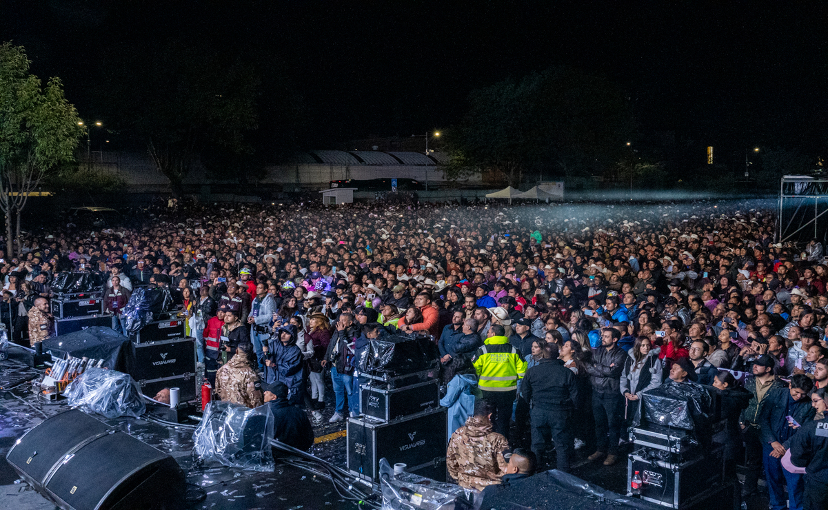 Cuando sonaron los primeros acordes de “La Chona”, el público estalló en euforia / Foto Especial