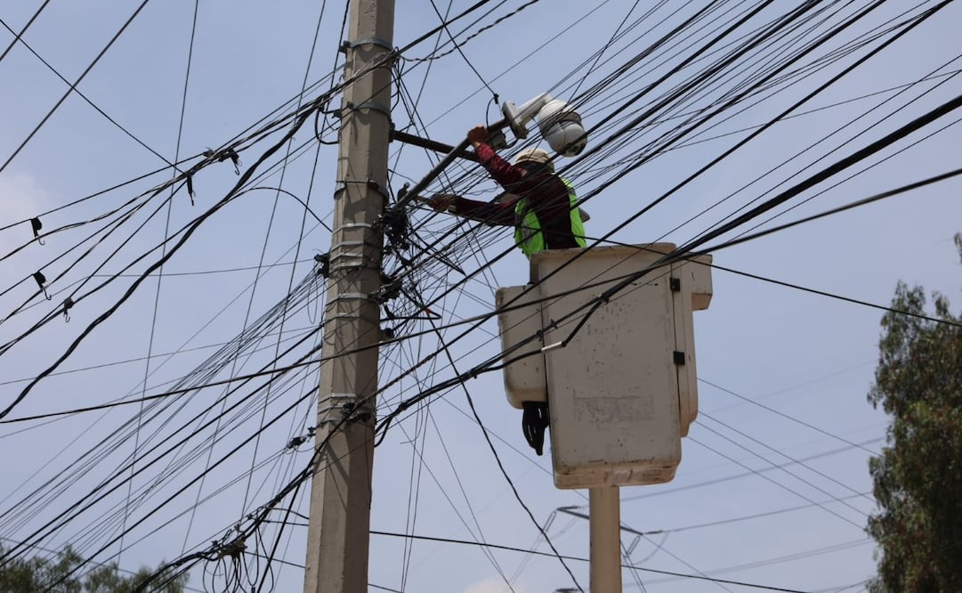 Elementos de la Marina y policía municipal desplegados durante el operativo de seguridad en Ecatepec. Foto Especial