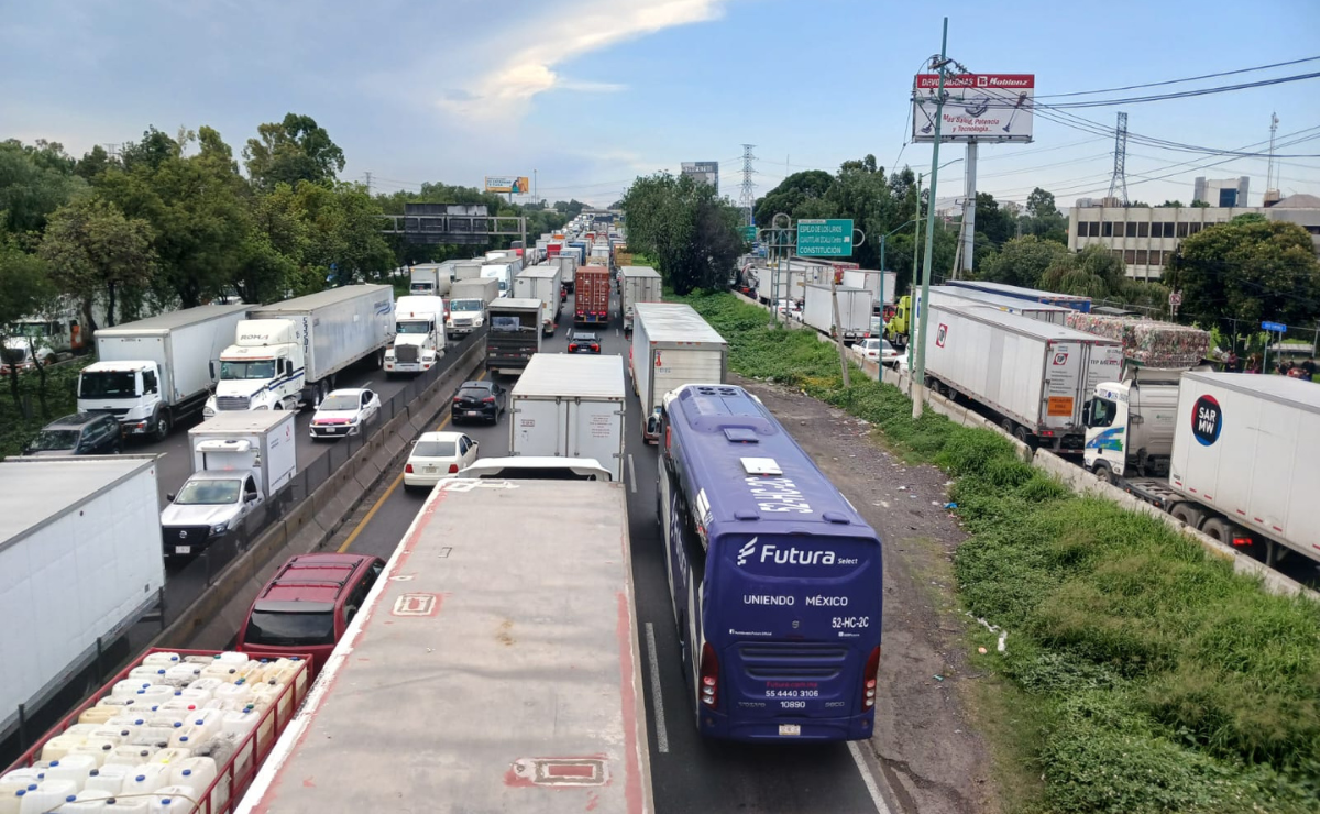 El ingreso de camiones a San Martín Obispo genera tráfico de hasta 10 km, afectando múltiples vialidades en Cuautitlán Izcalli. Foto: Especial