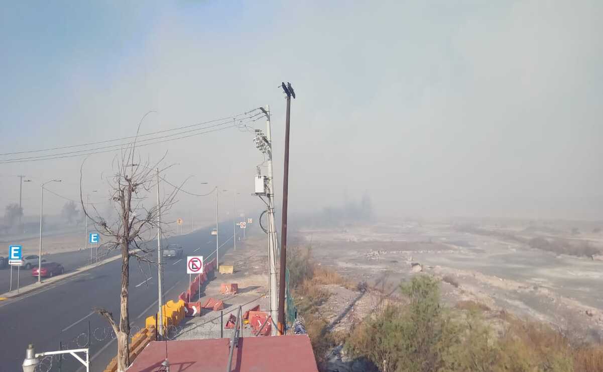 En la zona hay poca visibilidad debido al humo blanco generado por la quema de pastizales. Foto: Especial
