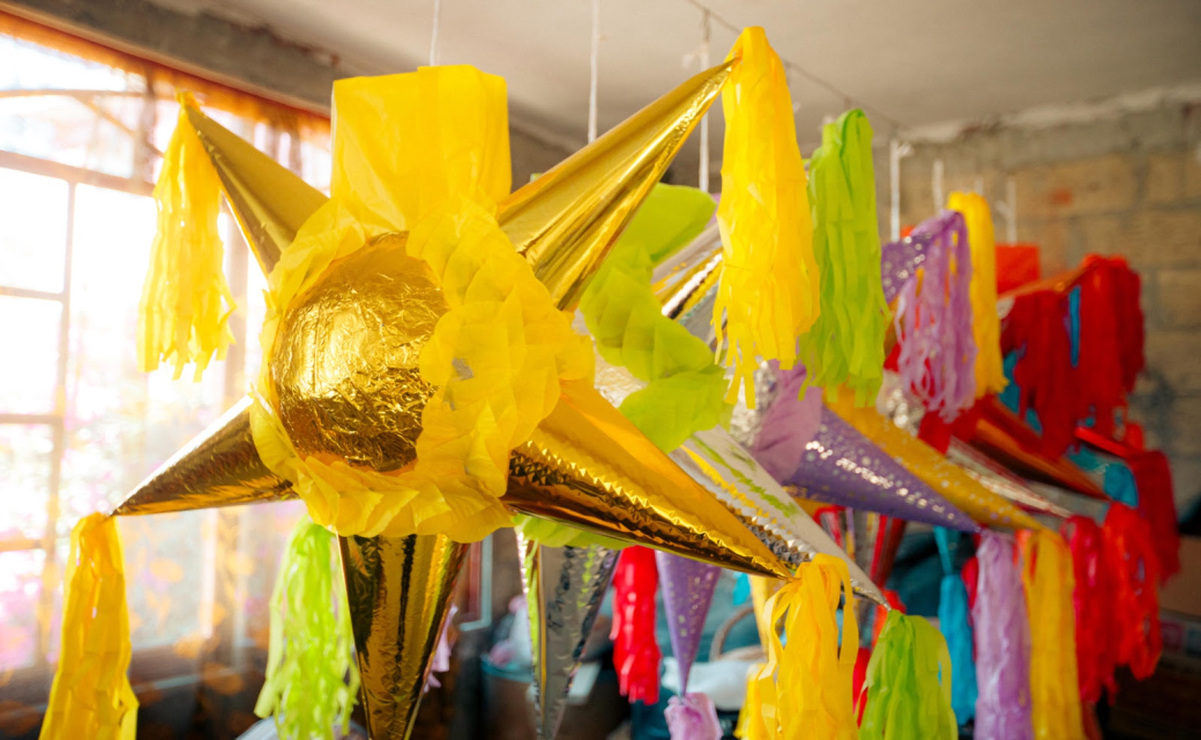 En temporada navideña cada artesano elabora entre mil 200 y mil 500 piñatas. Foto: Especial