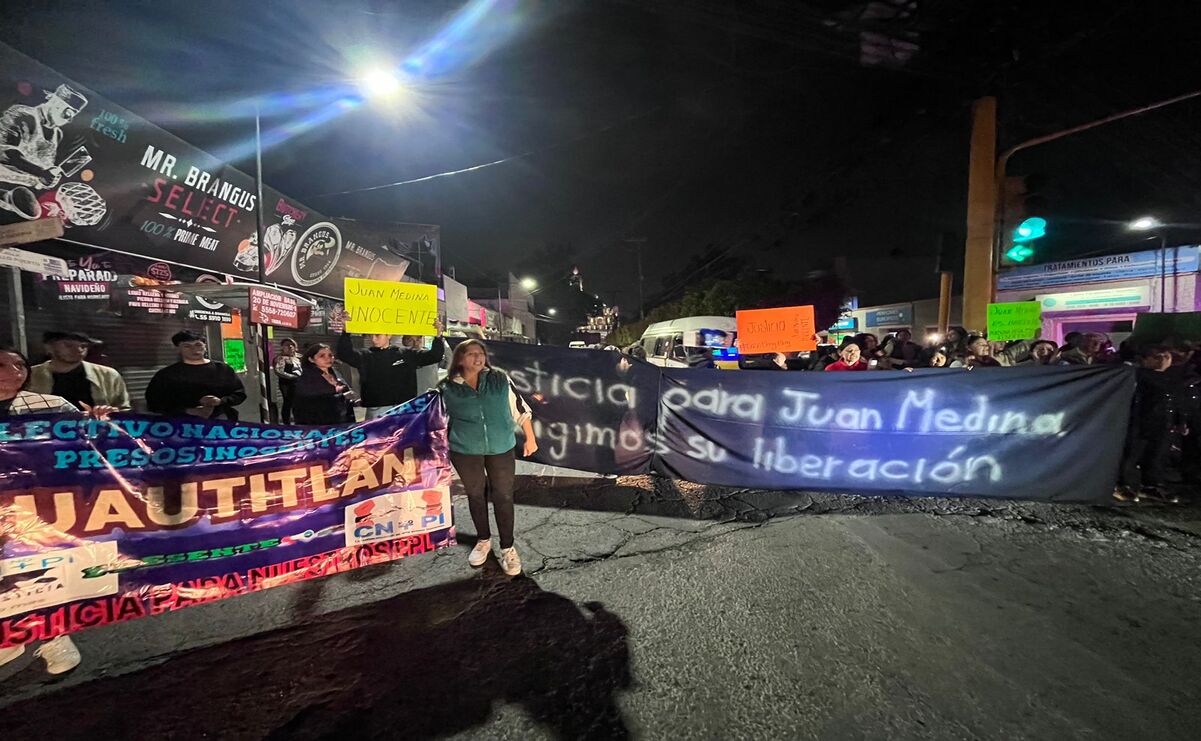 ¡Justicia para Juan Medina, exigimos su liberación!, gritaban familiares y amigos de Juan / Foto: Arturo Contreras
