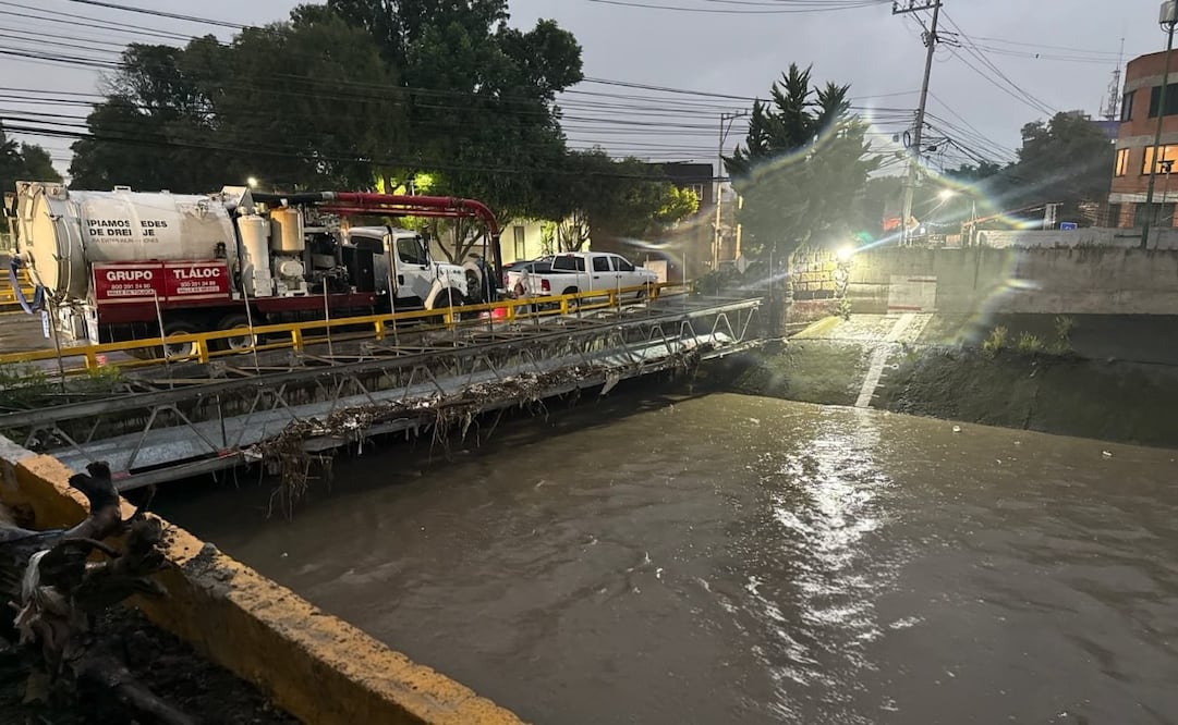 Una sobrecarga en el cárcamo de la avenida 16 de Septiembre provocó un súbito incremento en los niveles del Río Hondo. Foto Especial