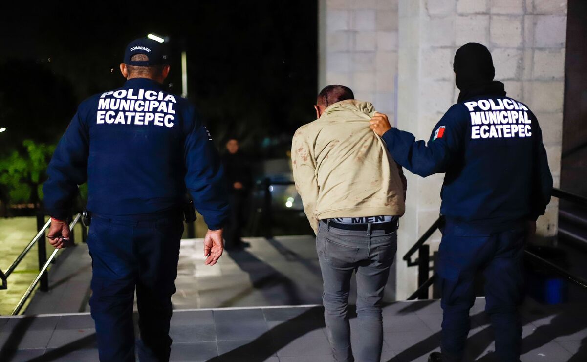 Josué 'N', de 35 años, es presentado en el Centro de Justicia para las Mujeres y posteriormente trasladado a la agencia del Ministerio Público Especializada en Feminicidio en Tlalnepantla / Foto: Especial
