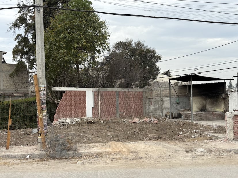 A pesar de los subsidios de renta, familias reportan que la reconstrucción se detiene constantemente porque la Conavi retrasa la dispersión de recursos para pagar a los albañiles. Foto Arturo Contreras / El Universal