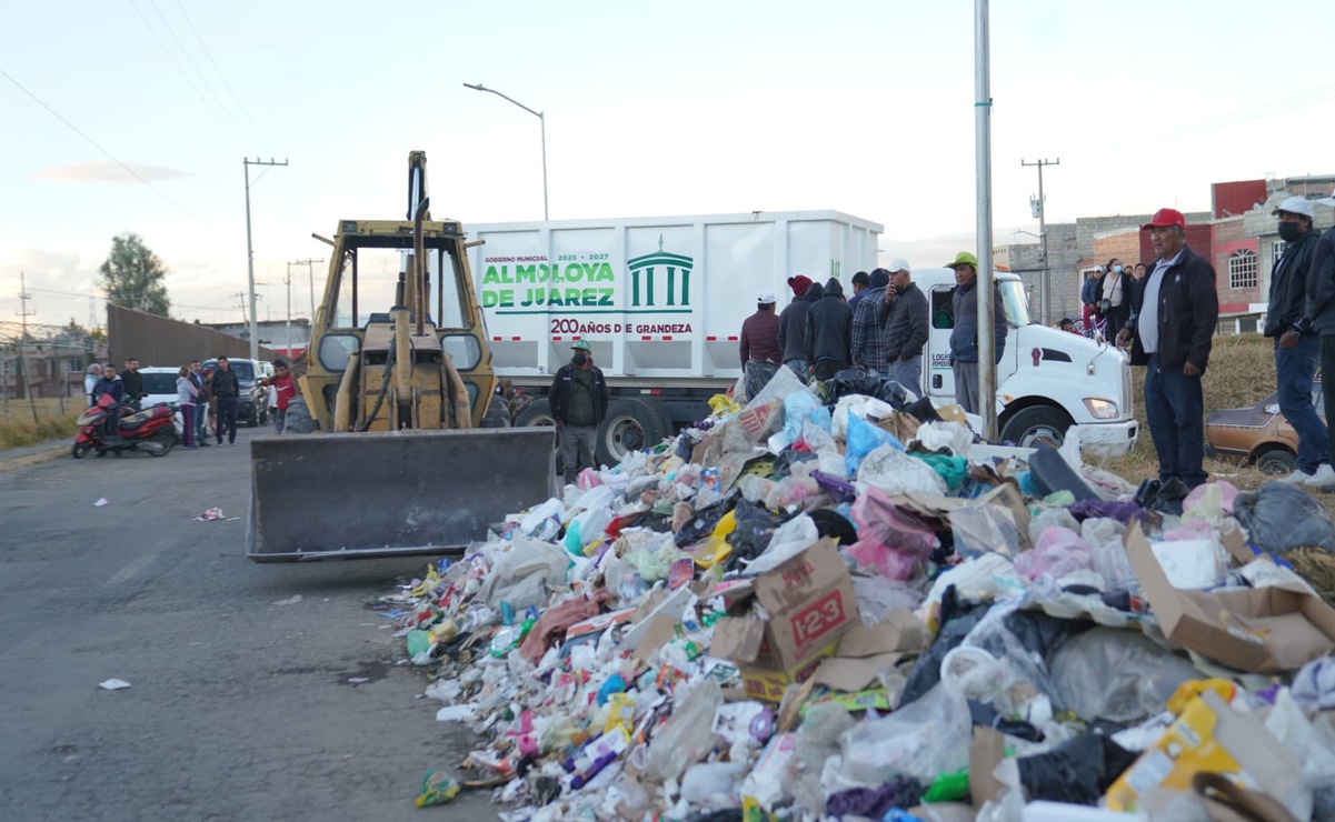 Las toneladas de basura se retiraron en los fraccionamientos Colinas del Sol y Geo Villas El Nevado en Almoloya de Juárez. Foto: Especial