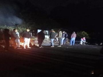 Habitantes de San Pedro Zictepec bloquean la Tenancingo-Tenango del Valle por desaparición de menor