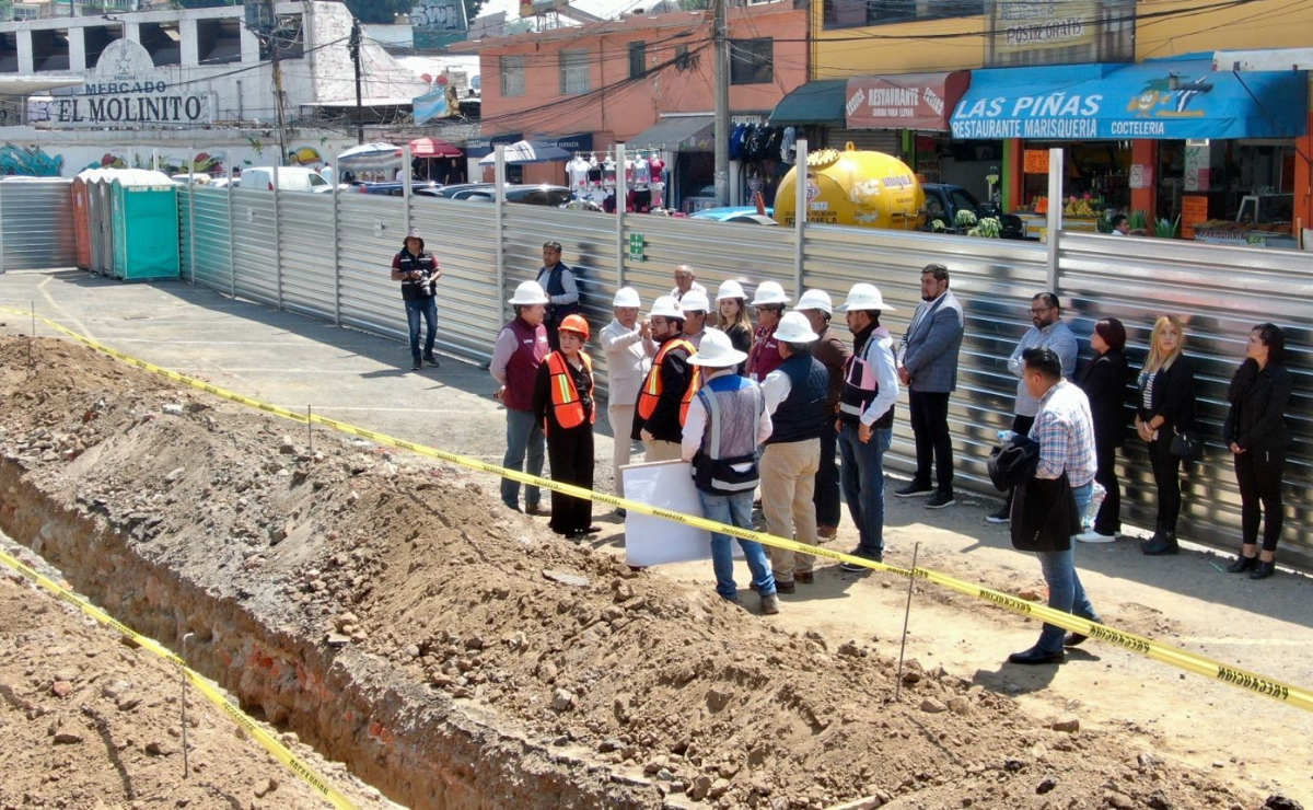 Vecinos muestran los daños en sus casas causados por la construcción del Mexicable III. Foto: Especial