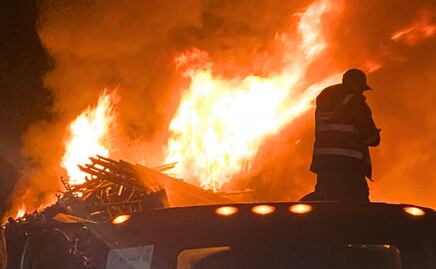 Xonacatlán en llamas: Incendio masivo devora depósito de desechos industriales