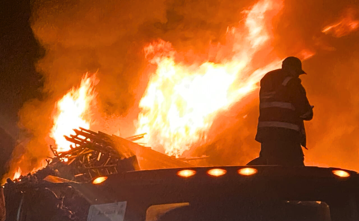 Xonacatlán en llamas: Incendio masivo devora depósito de desechos industriales