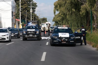 Muere ciclista atropellado en Calzada al Pacífico de Toluca; conductor se dio a la fuga