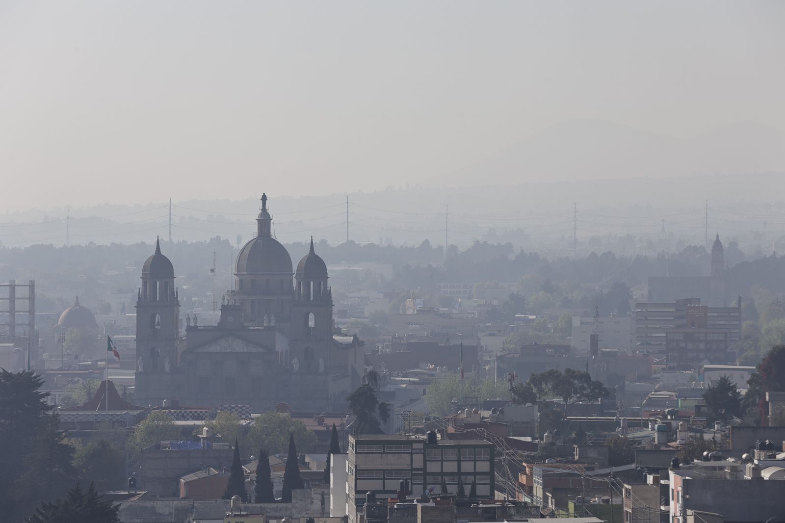 La contaminación ambiental puede provocar enfermedades respiratorias y de la piel. Foto Jorge Alvarado