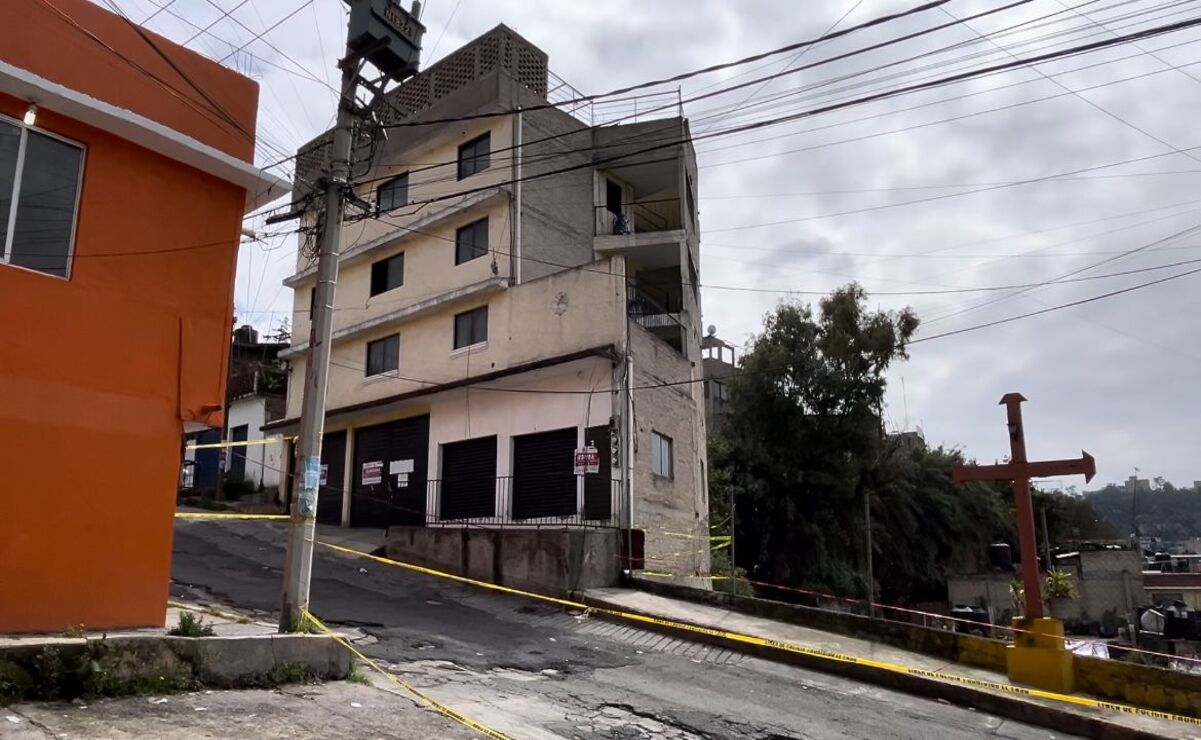 49 personas fueron desalojadas por el riesgo de colapso de un edificio departamental en Naucalpan. Foto: Arturo Contreras