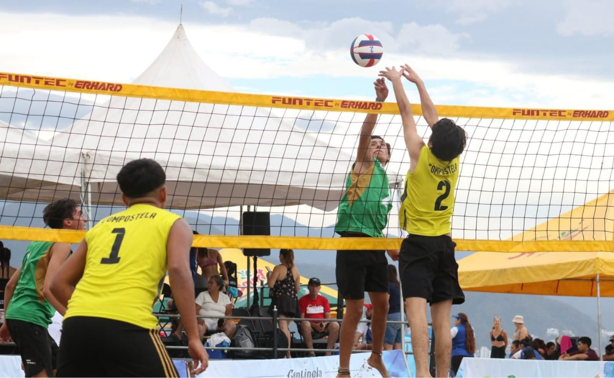 Entrenamiento intenso y dedicación: la clave del éxito para el equipo auriverde de voleibol de playa Foto: Especial